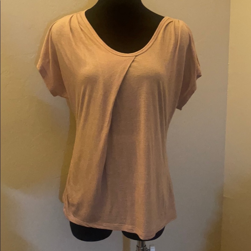Gap top sz M. Tan.